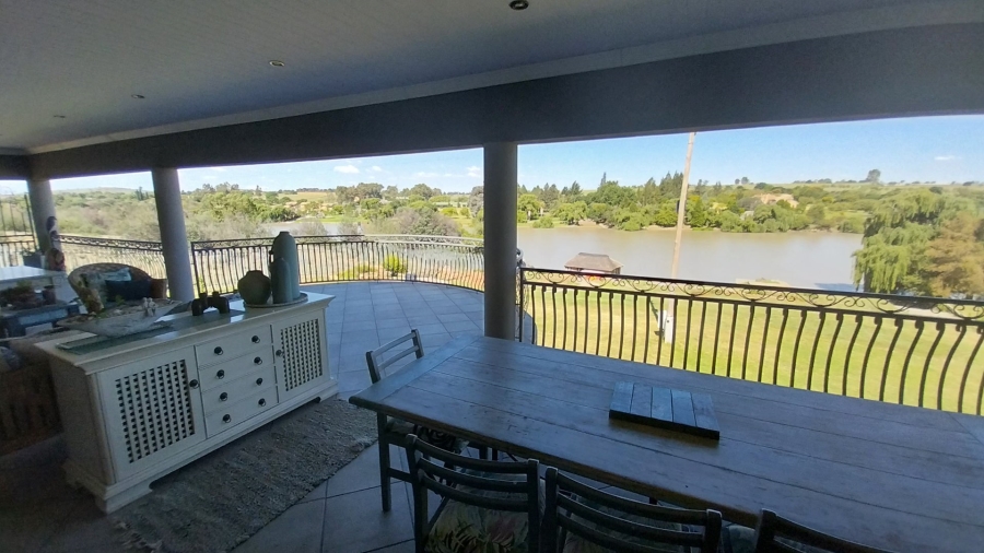 6 Bedroom Property for Sale in Deneysville Free State